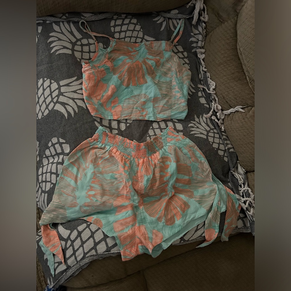 L space beach outfit